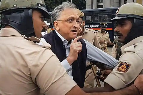 Have received no apology from Karnataka Home minister: Ramachandra Guha