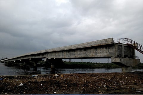 Partially completed bridge at Sadayankuppam