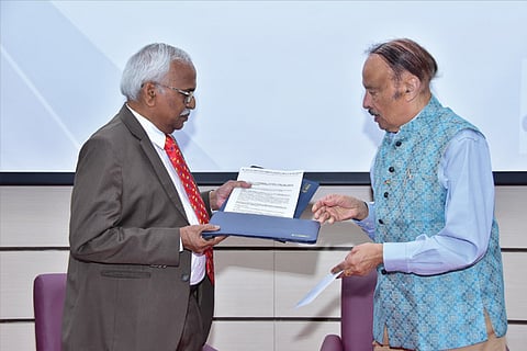 Bala V Balachandran with Annamalai VC Murugesan Velayutham signing the MoU