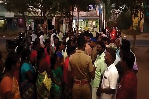 Maduranthagam villagers during the protest