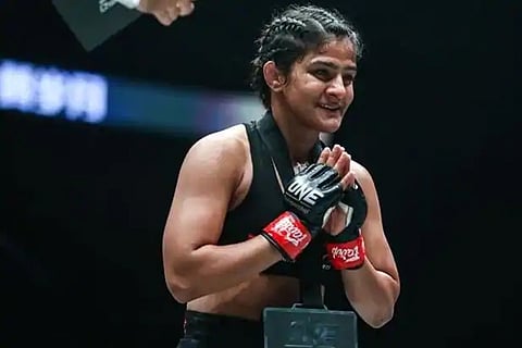 Ritu Phogat acknowledges crowd after win (Courtesy: Twitter)