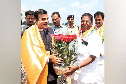Pondy CM Narayanasamy welcoming Union Minister Nitin Gadkari