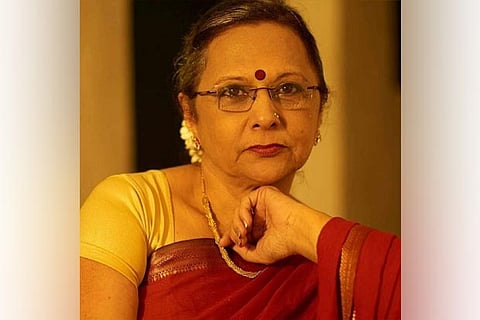 Homai Baria (68), Model