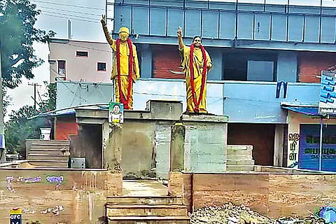 The statues of MGR and Jayalalithaa found opened in Mannargudi on Tuesday