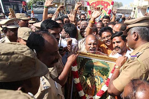 Police preventing BJP workers from taking out a rally in Salem on Friday