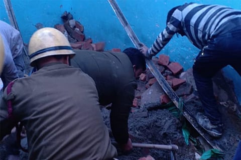 4 killed as building collapses in Delhi's Bhajanpura