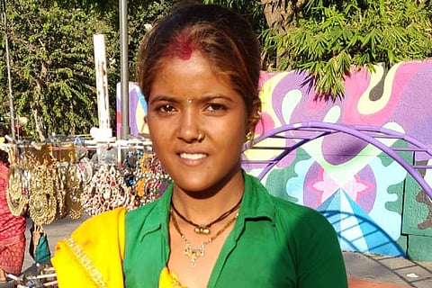Haritha Puran (16), Roadside jewellery seller