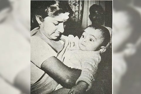 When Lata Mangeshkar cradled baby Rishi Kapoor in her arms