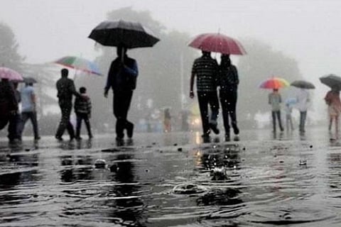 Mumbai lashed by heavy rain, traffic hit