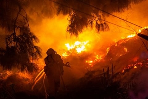 Wildfire near LA prompts freeway closure, evacuations