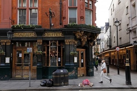 3 pubs in England close after COVID-19 positive tests