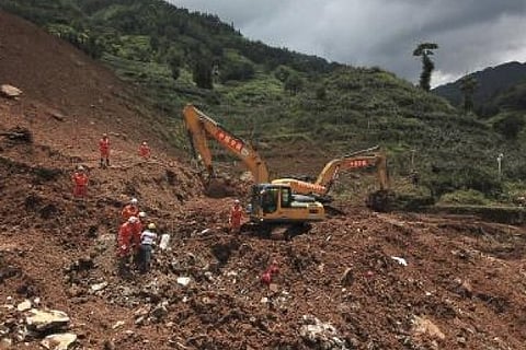 Landslide buries nine in China