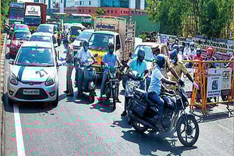 E-pass hurdle for workers, onion growers in tears ahead of harvest