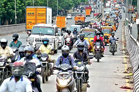 Bustle back on city roads but taxis, autorickshaws devoid of customers