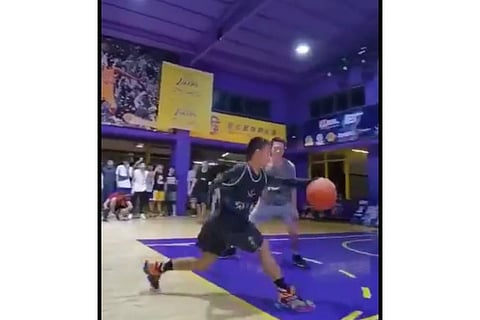 One-armed teenage basketball player becomes online hit in China