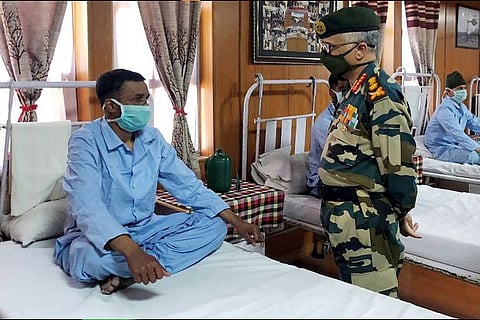 Army Chief visits Leh, interacts with injured soldiers