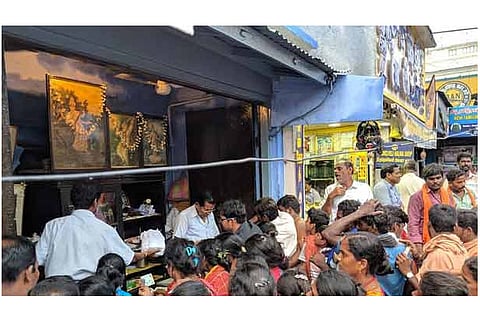 Tirunelveli Iruttu kadai halwa shop owner Hari Singh commits suicide after testing positive for COVID-19