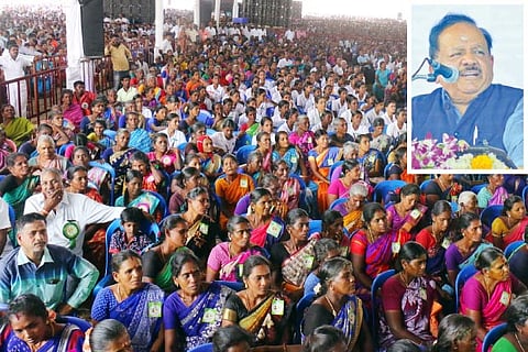 Union Health Minister Harsh Vardhan (inset) addressing the large gathering in Ramanathapuram