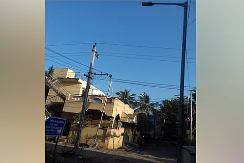 Dysfunctional streetlights