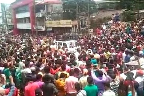 Migrant labourers in Kerala want to go home, stage protest