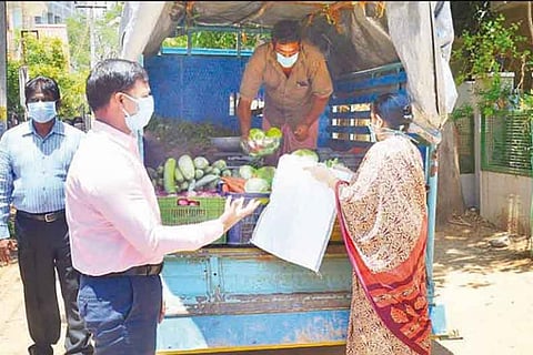 A mobile vendor in a Chennai street