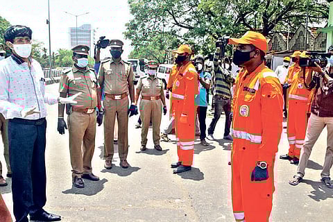 Special officer J Radhakrishnan meets COVID task force personnel at Koyambedu market on Monday