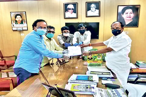 Film producers handing over the statement to State Minister of Information and Publicity Kadambur Ra