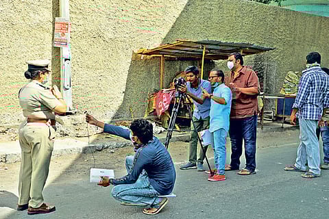 On location for the shoot of Innuyir Kaaka