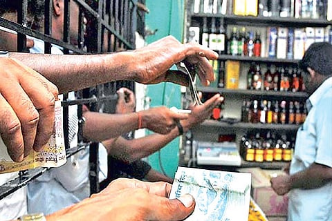 Tipplers seeking brands of their choice at a Tasmac shop (file photo)