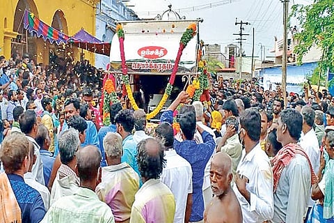 The funeral procession of Singampatti Zamindar TNS Murugadass Thirthapathi in Tirunelveli on Monday
