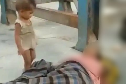Migrant crisis: Video shows toddler trying to wake up dead mother at Bihar station