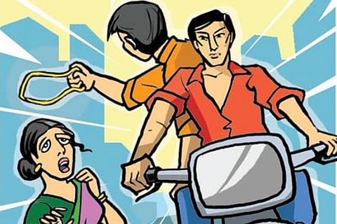 Chain-snatchers relieve 2 women of 17 sovereigns