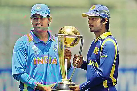 MS Dhoni and Kumar Sangakkara with the World Cup trophy