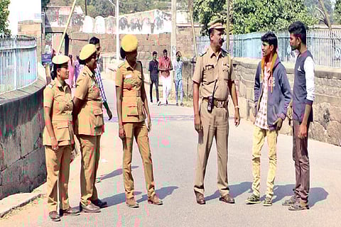 Policemen stopping public at the entrance of Vellore Fort