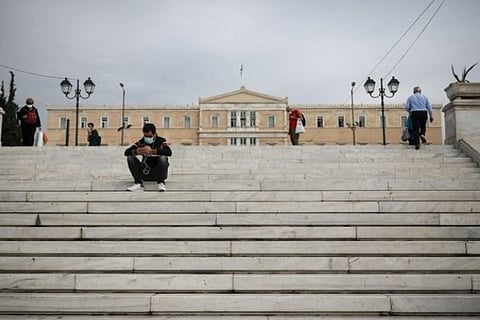 Greek government prepares more curbs to contain COVID-19 spread