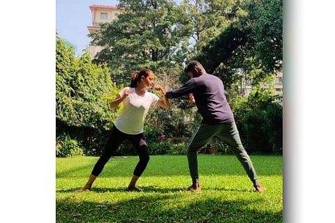 Dia Mirza learning Kalaripayattu