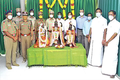 CM Edappadi and police officials with the retrieved idols of Rama, Sita and Lakshmana on Friday