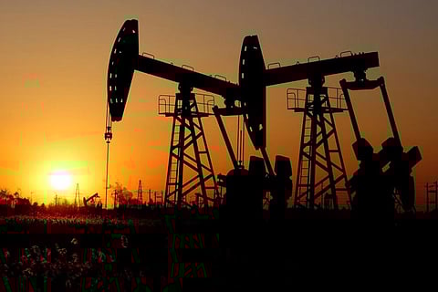 Oil prices extend slide as U.S. producers restore output post-hurricane