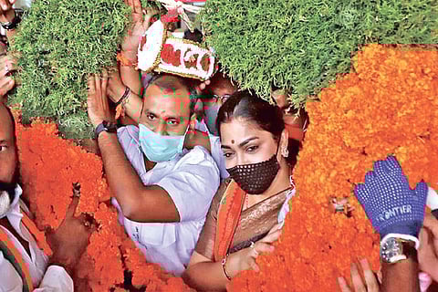 BJP state president and Khushbu being accorded a warm welcome on arrival at Chennai airport