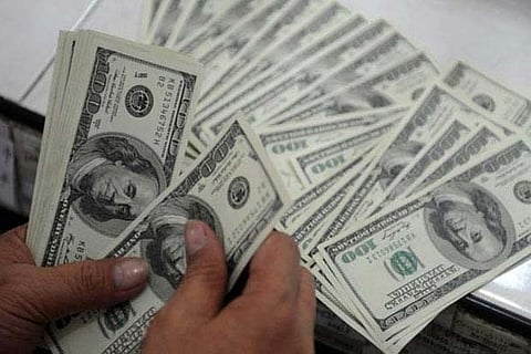 US dollar rises amid economic data