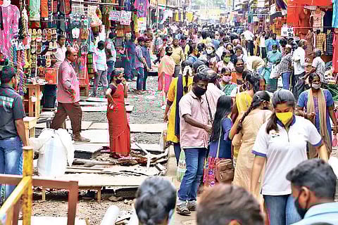 Ranganathan Street in T Nagar is bustling with shoppers ahead of Deepavali (Photo: TM Govindaraj)