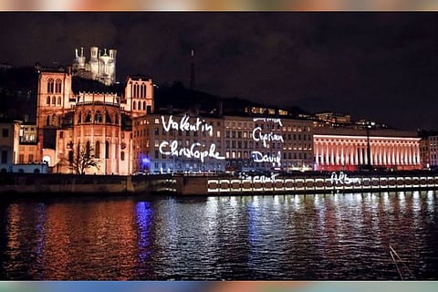 Assailant flees after shooting a Greek priest: police source