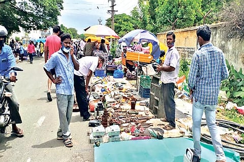 Though social distancing was followed at the Pallavaram market in the early hours