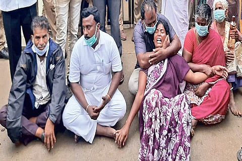 Family of the deceased at Dharmapuri government hospital