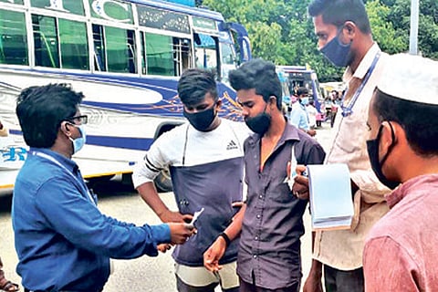 Vellore Corporation fines 21 for not wearing masks at bus stand