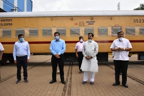 Karnataka railway staff pay rich tributes to Angadi