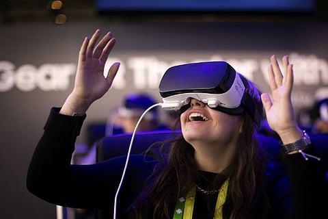 Consumers enjoy online shopping via AR/VR, 3D content: Report