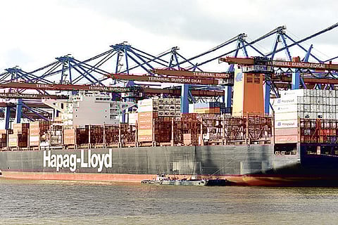 Threat to Inter-dependence: Are intellectuals killing convergence?