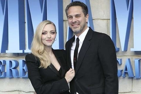 Amanda Seyfried and Thomas Sadoski