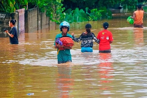Indonesia floods: Death toll climbs to 117